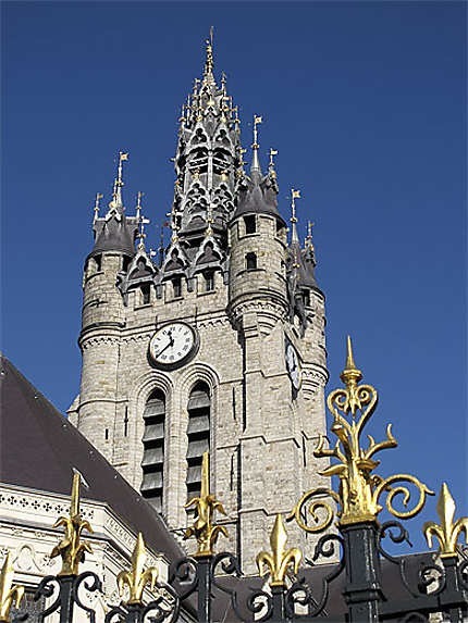 Comment se nomme ce fameux monument de la ville de Douai ?