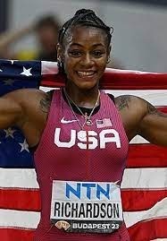 On termine avec la nouvelle reine du sprint, championne du monde 2023 sur 100m et le relais 4x100, l'américaine ?m