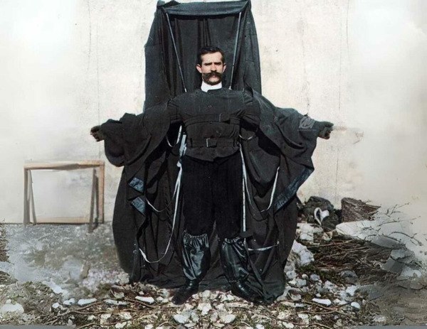 Le 4 février 1912, il se tue en tentant un saut en parachute du premier étage de la Tour Eiffel. C'est ?