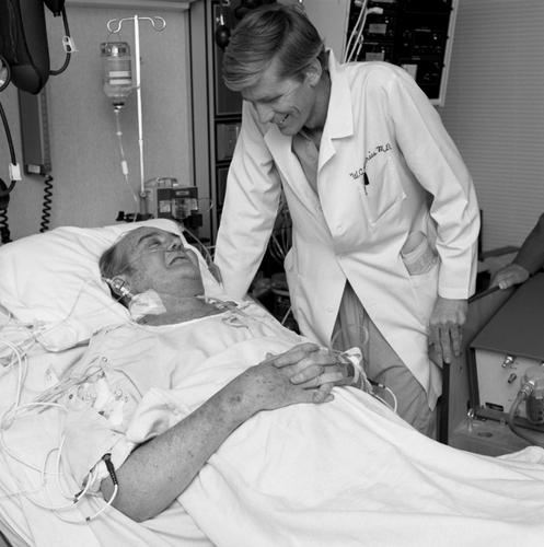 En 1982, une nouvelle tentative d’implantation de cœur artificiel est réalisée sur un patient américain, Barney Clark. Combien de temps M. Clark survit-il avec ce cœur ?
