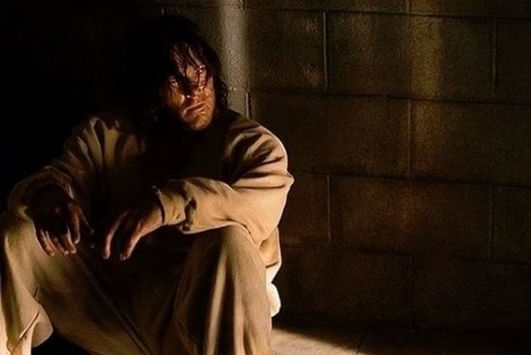 Quand Daryl est prisonnier de Negan, quelle chanson les Sauveurs lui font-ils écouter en boucle ?