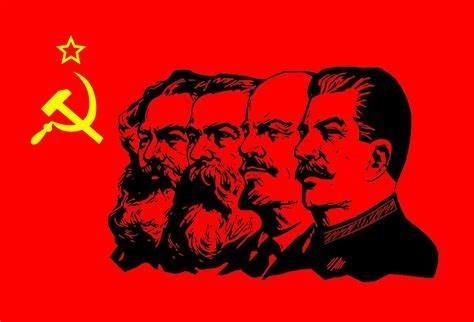 Qui est considéré comme l'un des deux pères fondateurs du communisme ?