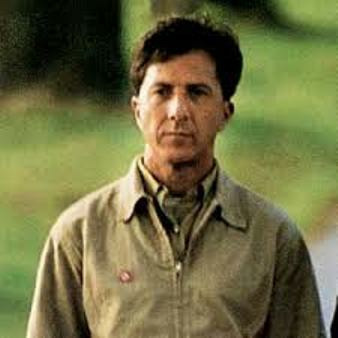 Il est le frère autiste de Tom Cruise et est interprété par Dustin Hoffman :