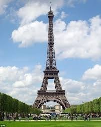 La tour Eiffel se situe...