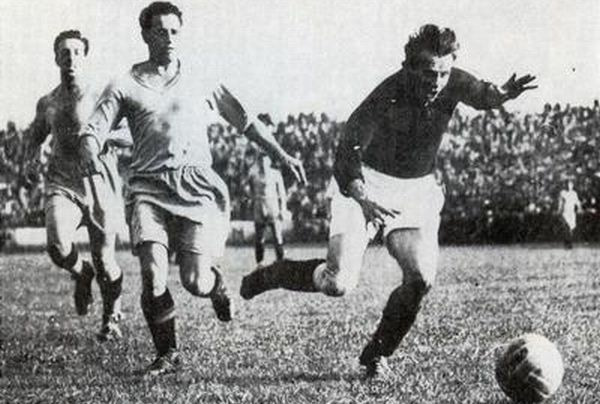 En 1934, pour leur premier match en Coupe du Monde, qui les tchécoslovaques ont-ils battu et éliminé (2-1) ?