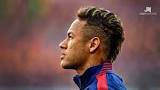 À quel poste évolue Neymar ?