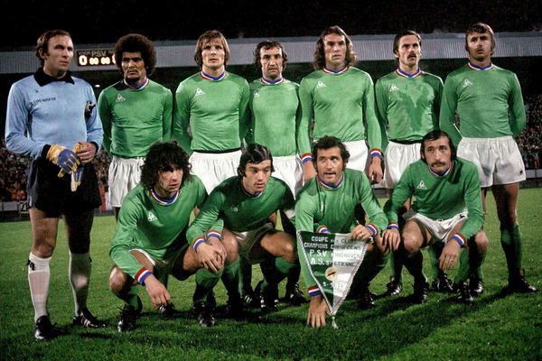 Avec les Verts, contre qui perd-il la finale de la Coupe d'Europe des Clubs Champions en 1976 ?