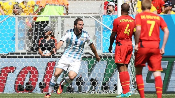 Cet attaquant argentin du SSC Naples a inscrit le seul but du quart de finale contre la Belgique. C'est :