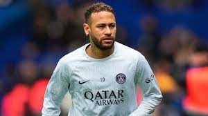 En 2017, pour quel montant record Neymar est-il transféré à Paris ?
