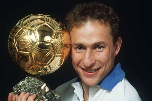 Jean-Pierre Papin devient le 3ème footballeur français à remporter le Ballon d'Or. Dans quel club évolue-t-il à ce moment-là ?