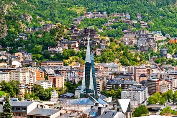 Andorre-la-Vieille est la plus haute capitale d’Europe. A quelle altitude se situe-t-elle ?