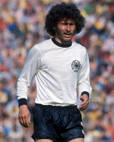 Quel est le seul club non-allemand de la carrière de Paul Breitner ?