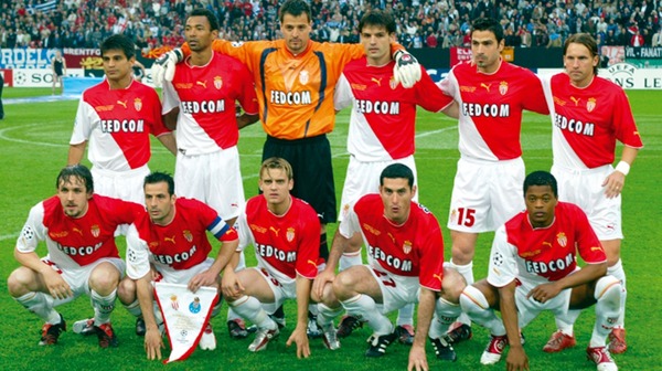 En 2004, contre qui les monégasques ont-ils disputé la finale de la Ligue des Champions ?