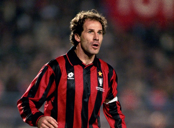Son frère Giuseppe Baresi a joué à l'Inter lui, Franco, a été une icône du rival le Milan AC où son numéro a été retiré, de quel numéro s'agit-il ?