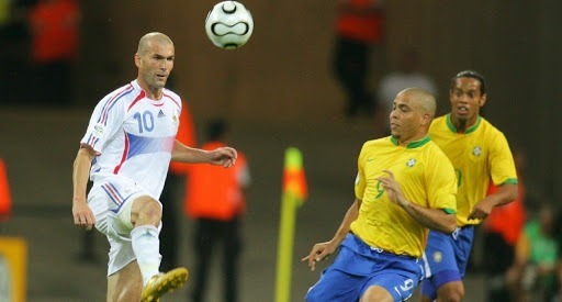 Auteur d'un match époustouflant, à qui Zinédine Zidane va-t-il offrir une passe décisive contre le Brésil en 2006 ?