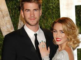 Miley Cirus & Liam Hemsworth vont se marier dans 1 mois.