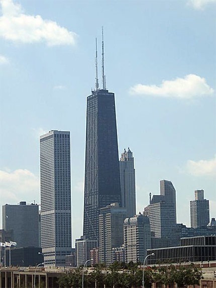 Dans quelle ville américaine se situe le John Hancock Center, haut de 344 m ?