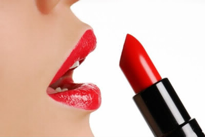 Sur cette image c'est du rouge à lèvres ou du gloss ?