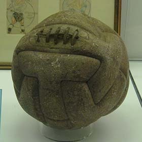 Vrai ou faux ? Lors de la première Coupe du monde de football, en 1930, chaque équipe devait apporter son ballon.