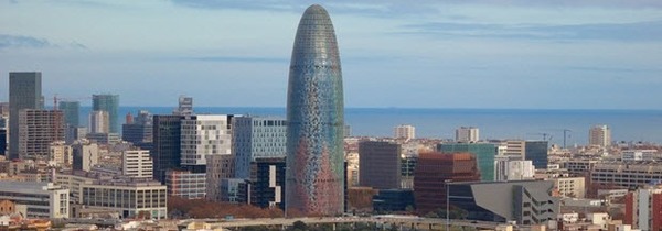Quand a été construite la Tour Agbar, à Barcelone (Espagne) ?