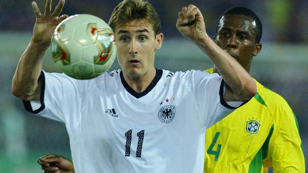 À quel stade de la compétition, Miroslav et les allemands sont-ils battus par le Brésil lors de ce Mondial 2002 ?