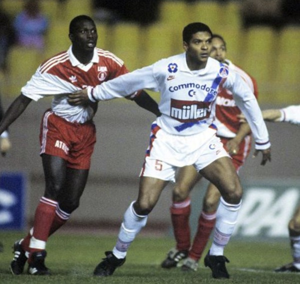 Décevant sous le maillot parisien lors de son unique saison au club, le défenseur brésilien Geraldão quittera le PSG en 1992 pour un club ...