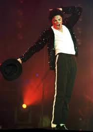 Sur cette image, quelle chanson interprète Michael Jackson ?