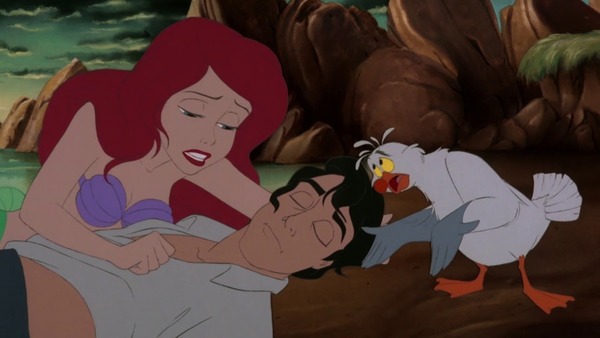 Lors de leur première rencontre, Ariel a sauvé le Prince Eric de la noyade.