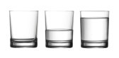 Combien peut-on mettre de gouttes d'eau dans un verre vide ?
