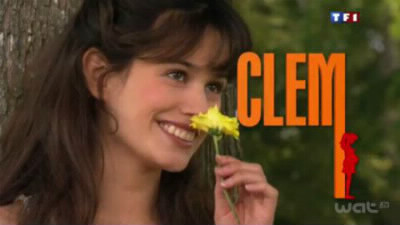 Quelle est la couleur de la fleur qu'offre Julien à Clem ?
