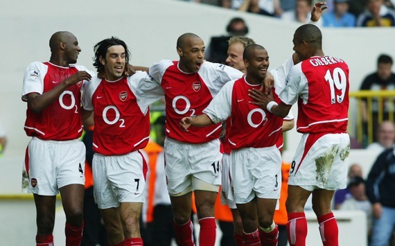 Lors de la saison 2003/2004, il est le capitaine de l'équipe d'Arsenal que l'on surnomme "Les......."