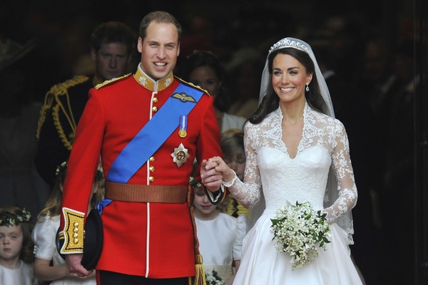 En ce 29 avril 2021, le prince  britannique William et sa femme Kate Middleton célèbrent leur 10 ans de mariage. Il fête ainsi leurs noces :