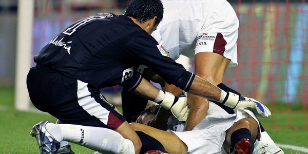 Lors d'un match de Séville, ce footballeur fit un malaise et mourut finalement quelques jours plus tard à l'âge de 22 ans :
