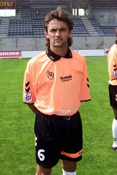 En 1998, le FC Lorient de Sylvain Ripoll accède à la D1 avec comme sponsor-titre ...