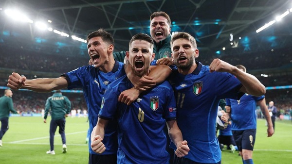 Les italiens sont les premiers à se qualifier pour la finale après avoir battu les espagnols....