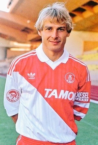 En deux saisons sous les couleurs monégasques, combien de buts l'allemand Jürgen Klinsmann a-t-il inscrits sous le maillot rouge et blanc ?