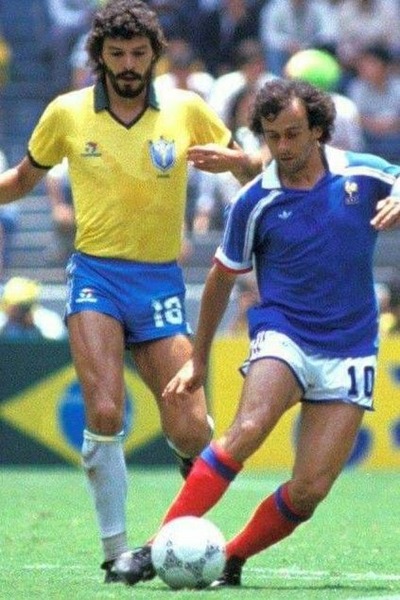 Sócrates n'a remporté aucun trophée avec l'équipe du Brésil.