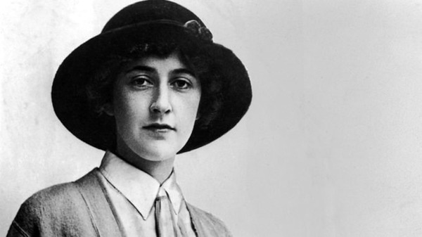 Quelle profession Agatha Christie a-t-elle exercée durant la Première Guerre mondiale ?