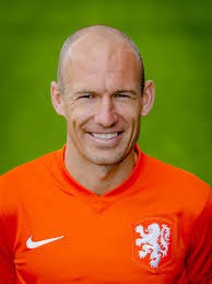De quelle nationalité est Arjen Robben ?