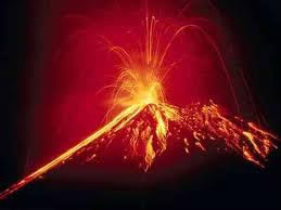Le volcan du Piton de la Fournaise se trouve…
