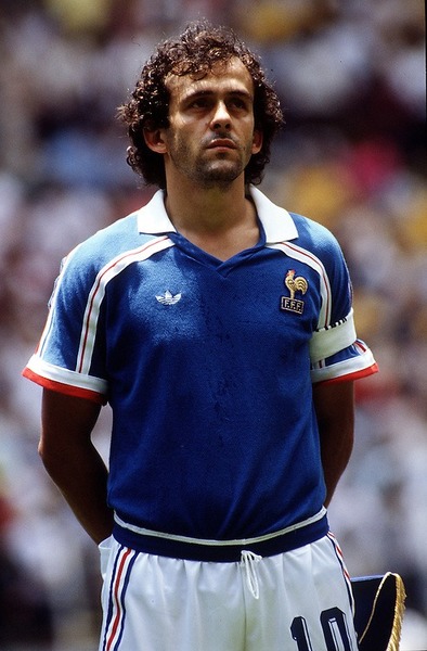 Sur l'ensemble de sa carrière, contre quelle équipe a-t-il inscrit le plus de buts en équipe de France ?
