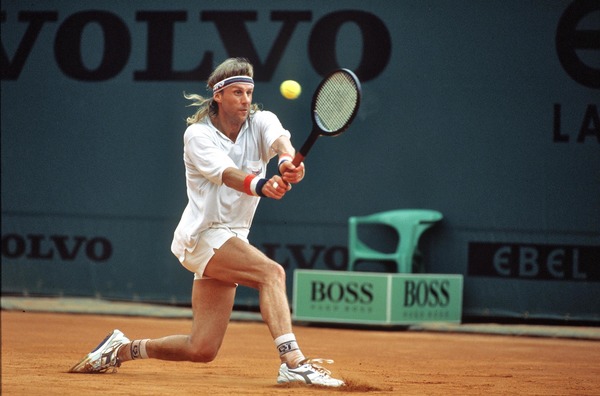 Lequel de ces champions de tennis a remporté le tournoi de Roland-Garros alors qu’il était le plus jeune ?