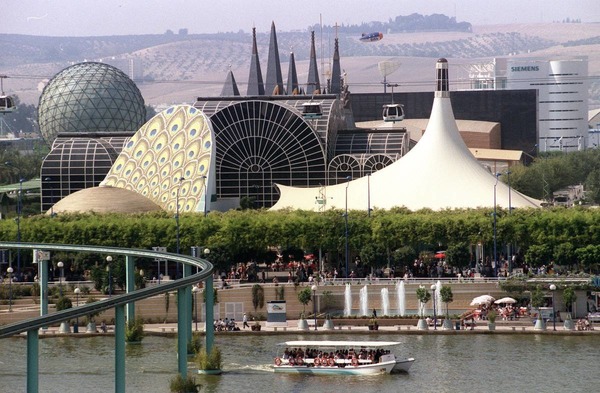 Dans quelle ville espagnole a eu lieu l’exposition universelle de 1992 ?