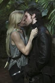 Qui s'embrassent à la fin de la saison 3 ?