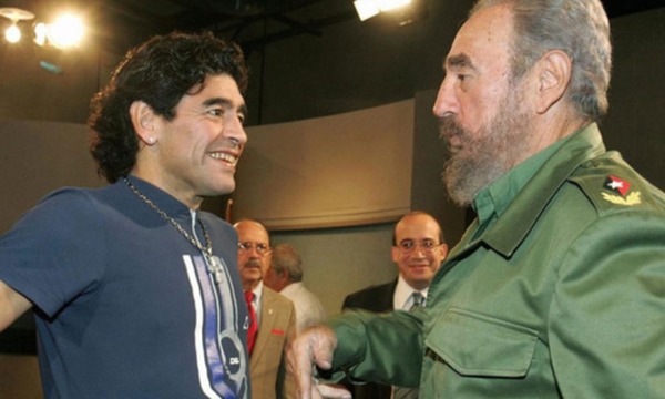 Quel sulfureux dirigeant politique Maradona considérait-il comme un "second père" ?