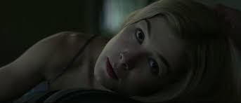 Quel thriller réalisé par David Fincher en 2014 réunit Ben Affleck et Rosamund Pike à l'écran ?