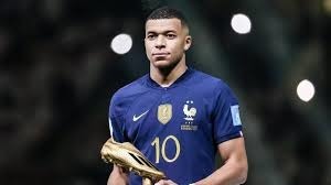 Quel âge avait-il lorsque l'équipe de France avait remporté sa deuxième étoile ?
