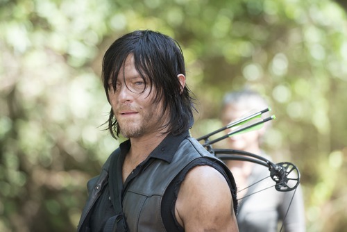 Mi van Daryl mellényének a hátán ?
