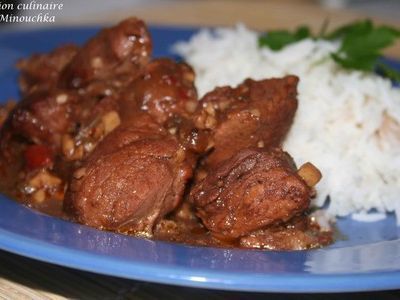 Quel pays revendique la paternité du mole poblano, ce plat à base de poulet accompagné de "mole", une sauce brune aux saveurs de piment, fruits secs et chocolat ?