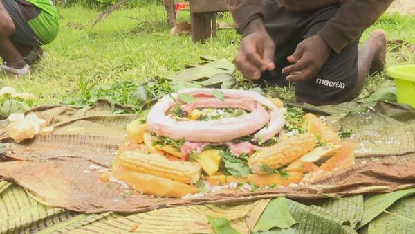 Nous voici en Nouvelle-Calédonie, ce plat est réservé aux chefs à de très rares occasions !